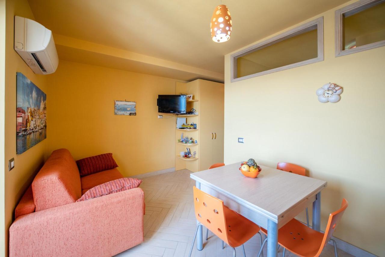 Casa Cinzia In Marina Di Corricella Villa Procida Exterior foto