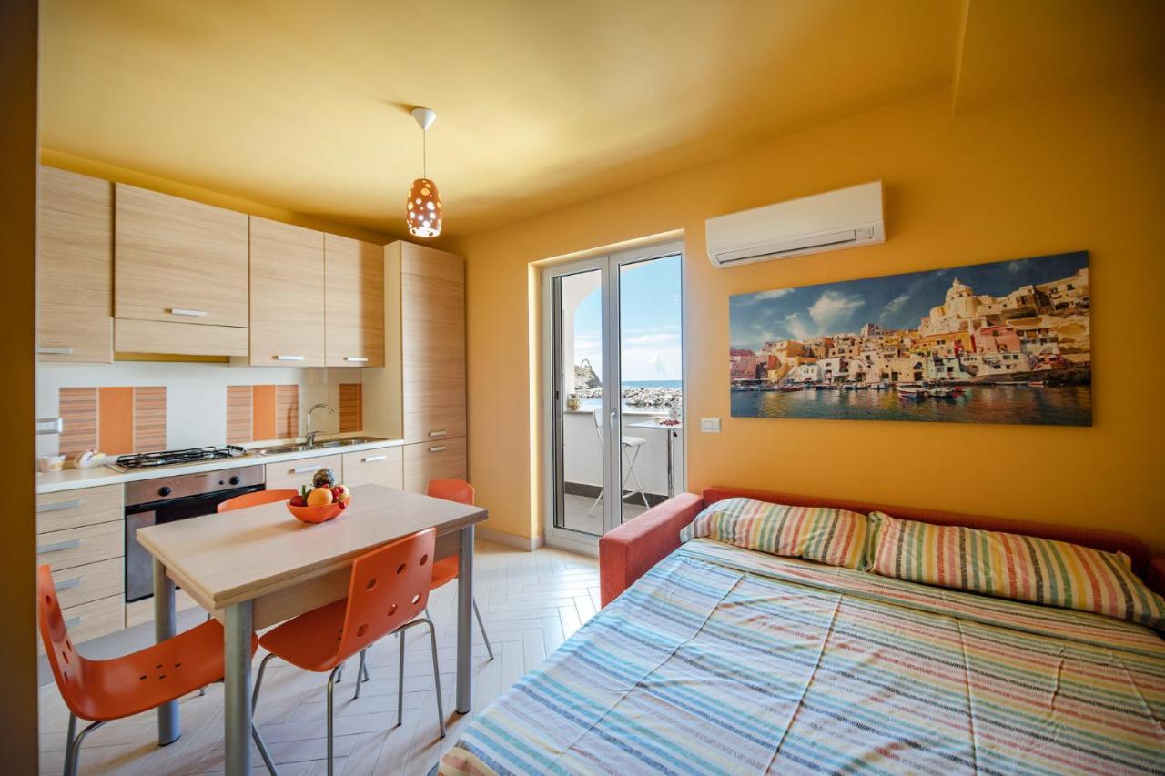 Casa Cinzia In Marina Di Corricella Villa Procida Exterior foto