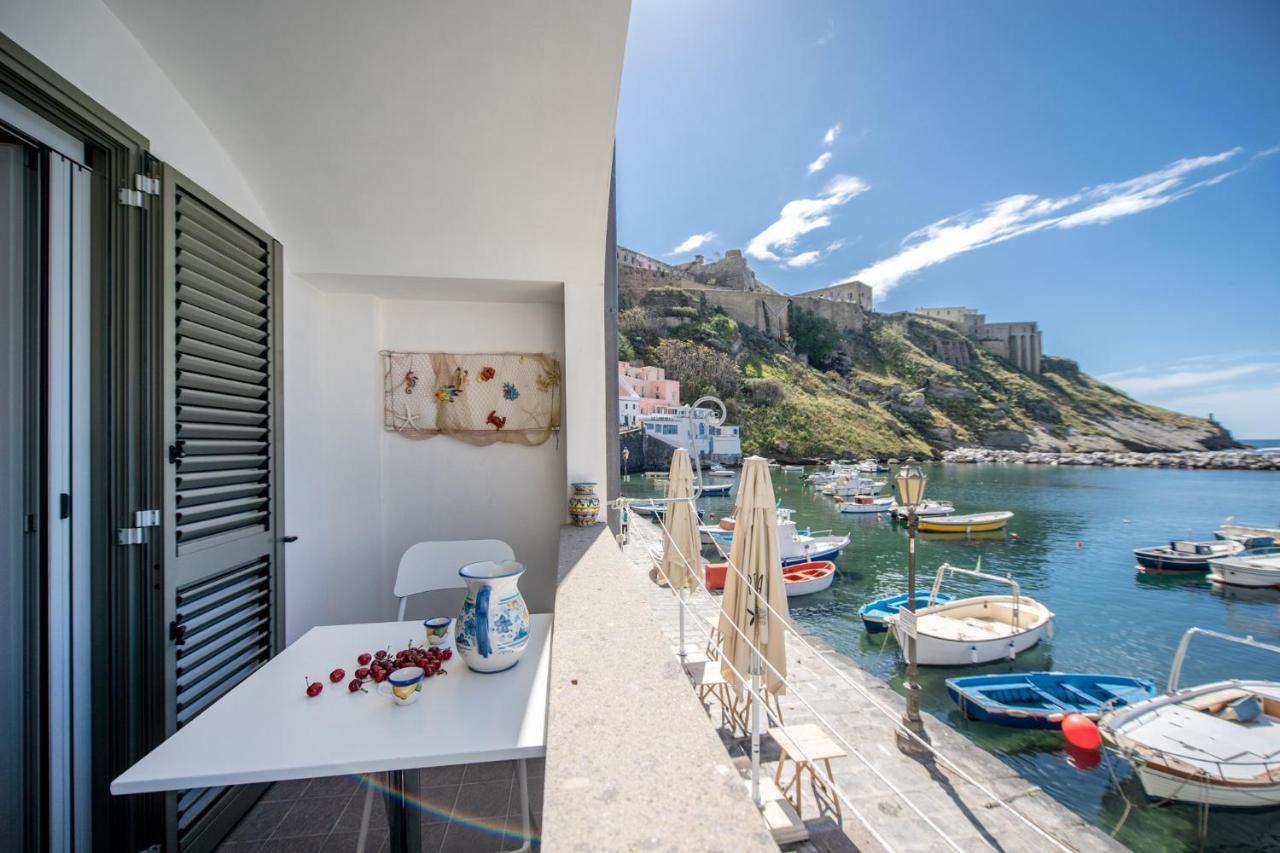 Casa Cinzia In Marina Di Corricella Villa Procida Exterior foto