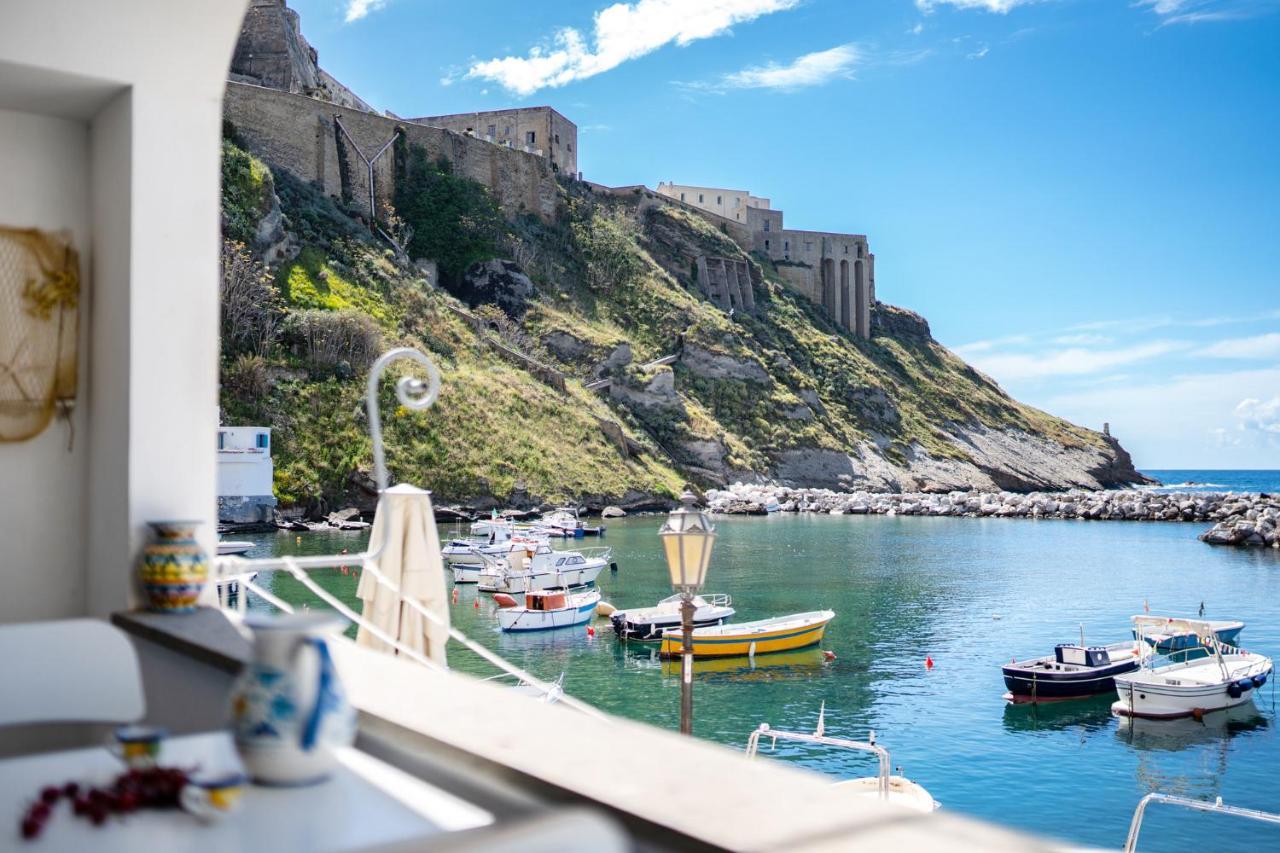 Casa Cinzia In Marina Di Corricella Villa Procida Exterior foto