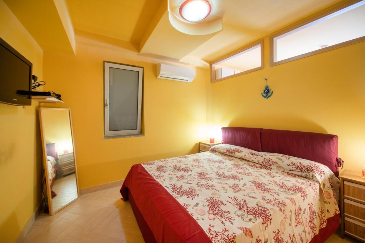 Casa Cinzia In Marina Di Corricella Villa Procida Exterior foto